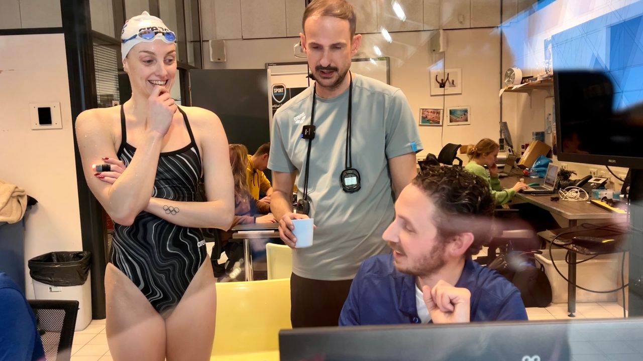 Steenbergen blijft haar techniek perfectioneren samen met zwemexperts Tongelreep