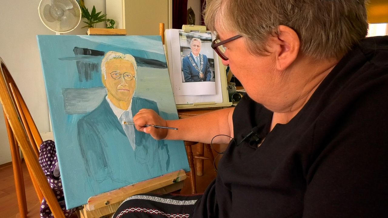 Pia schilderde een gratis portret voor burgemeester Jorritsma