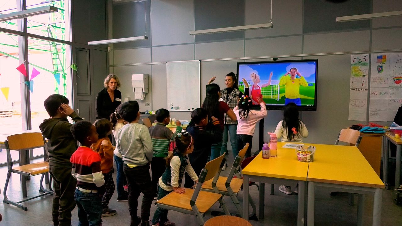 Kinderen uit Eindhovense asielopvang krijgen voor het eerst les