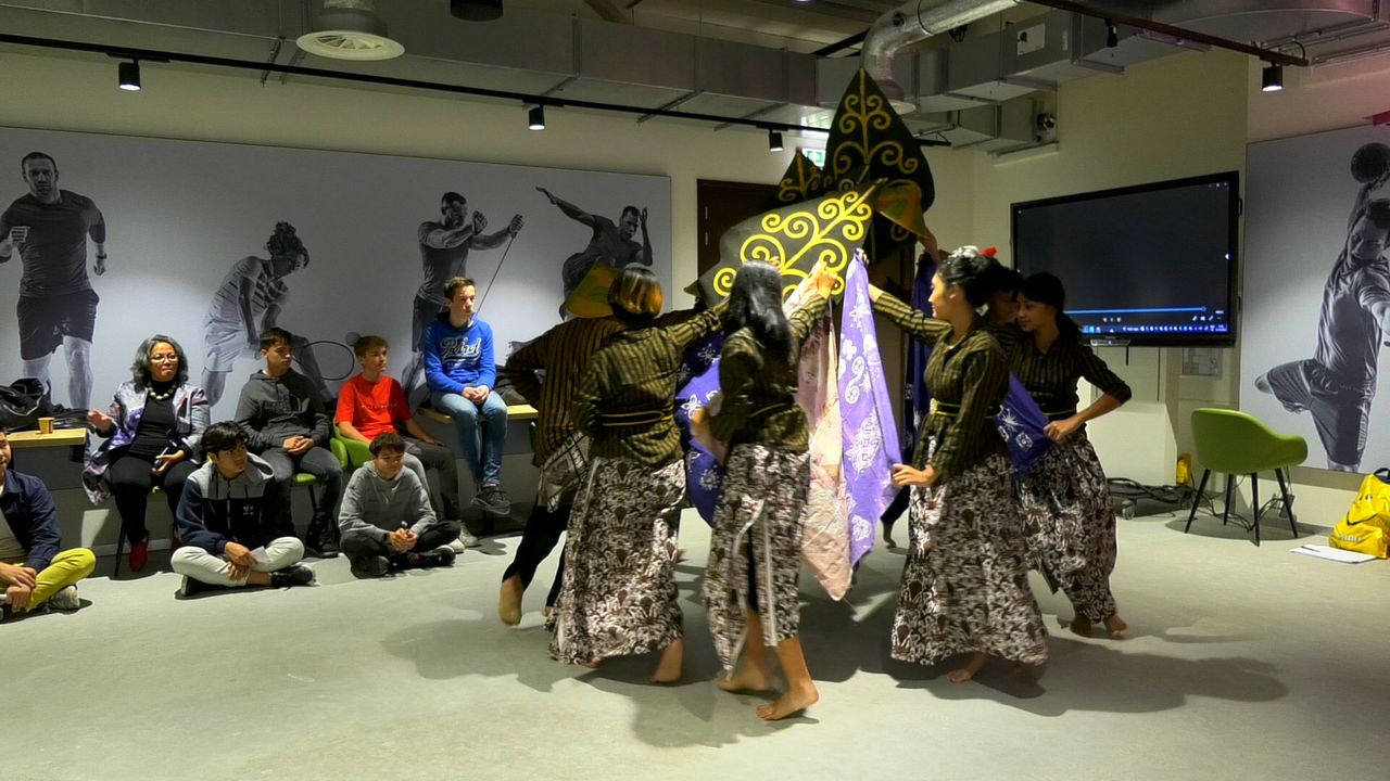 Indonesische scholieren bezoeken Stedelijk College Eindhoven