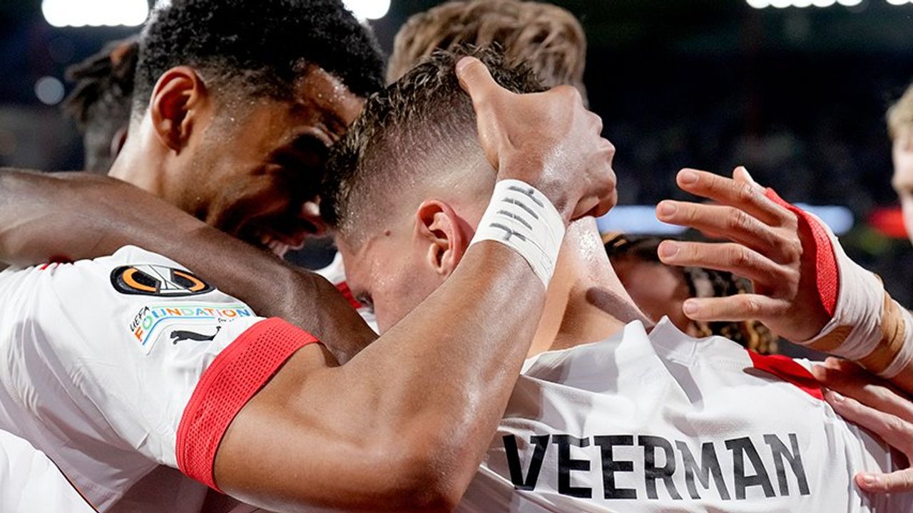 PSV overwintert in Europa League na zege op Arsenal