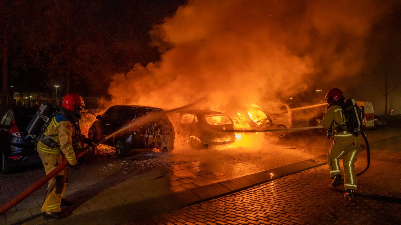 Drie auto's in brand in Geldrop