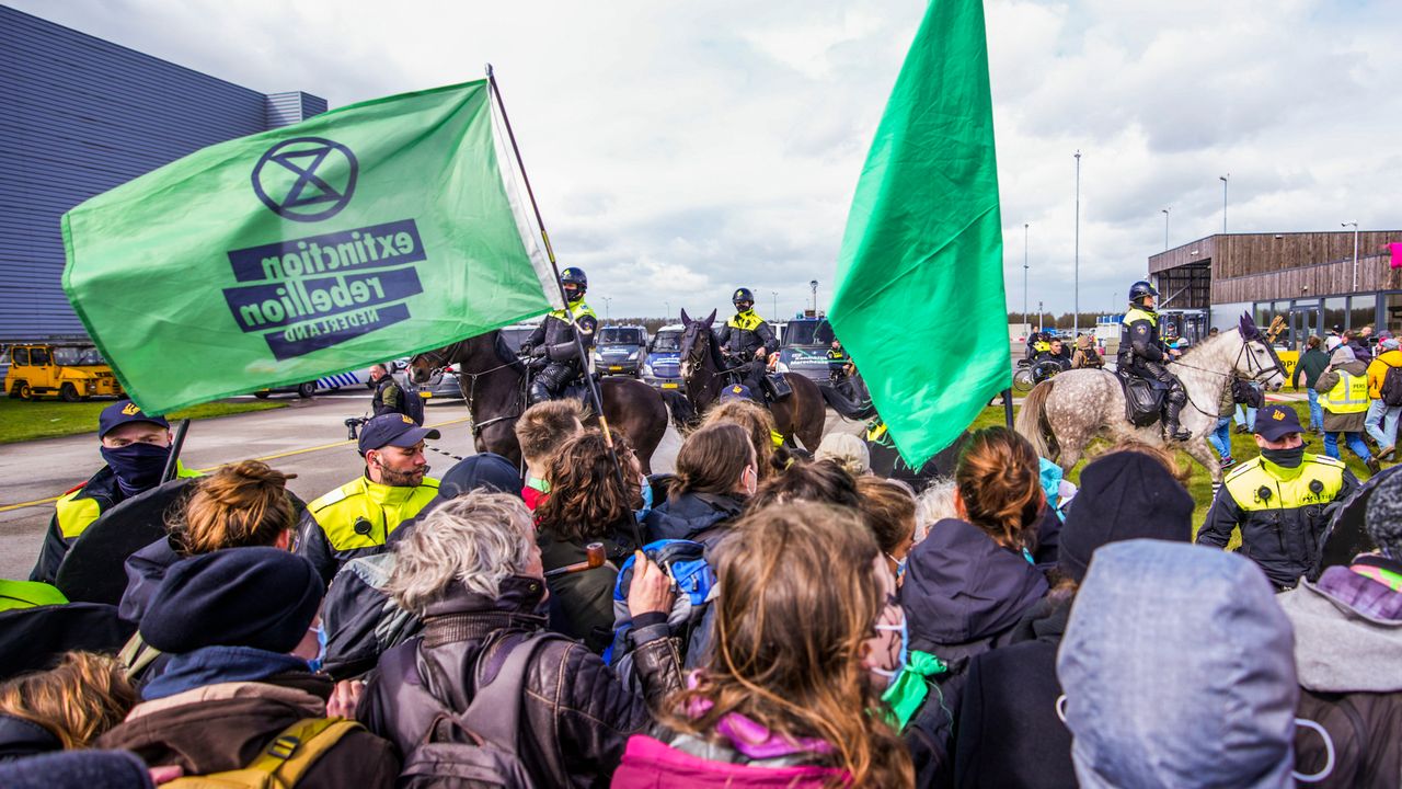 Alle 104 klimaatactivisten weer op vrije voeten