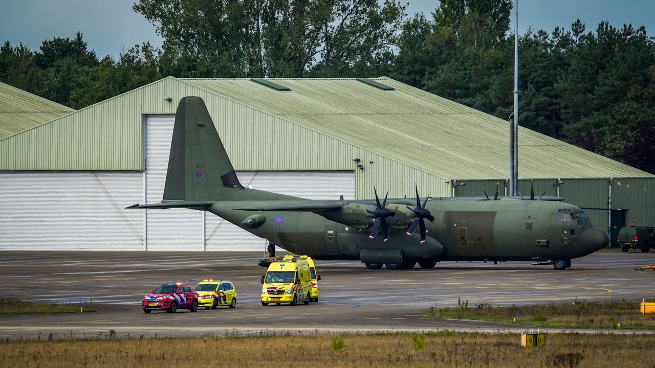 Militair vliegtuig maakt voorzorgslanding in Eindhoven door rook in cockpit