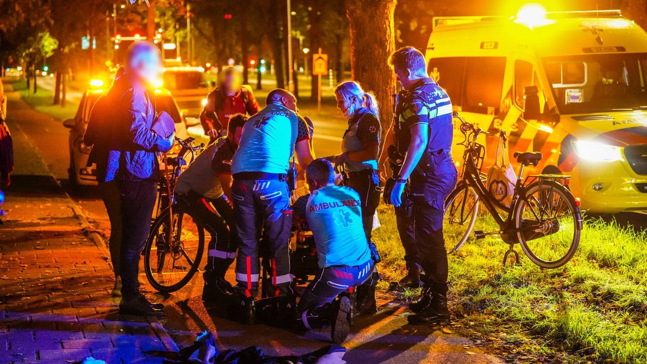 Fietsster raakt zwaargewond bij botsing met andere fietser in Eindhoven