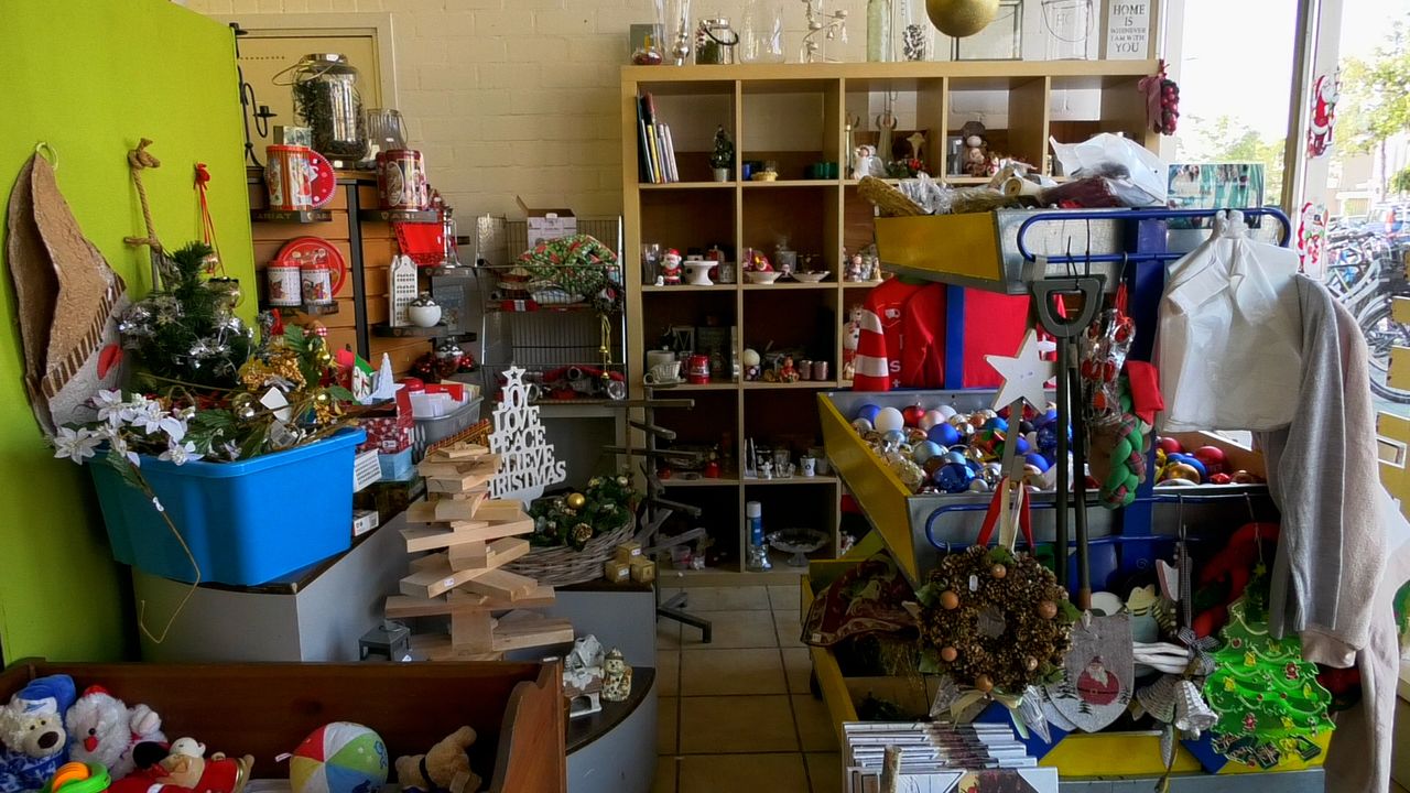 Kringloopwinkel ziet al veel animo voor kerstspullen