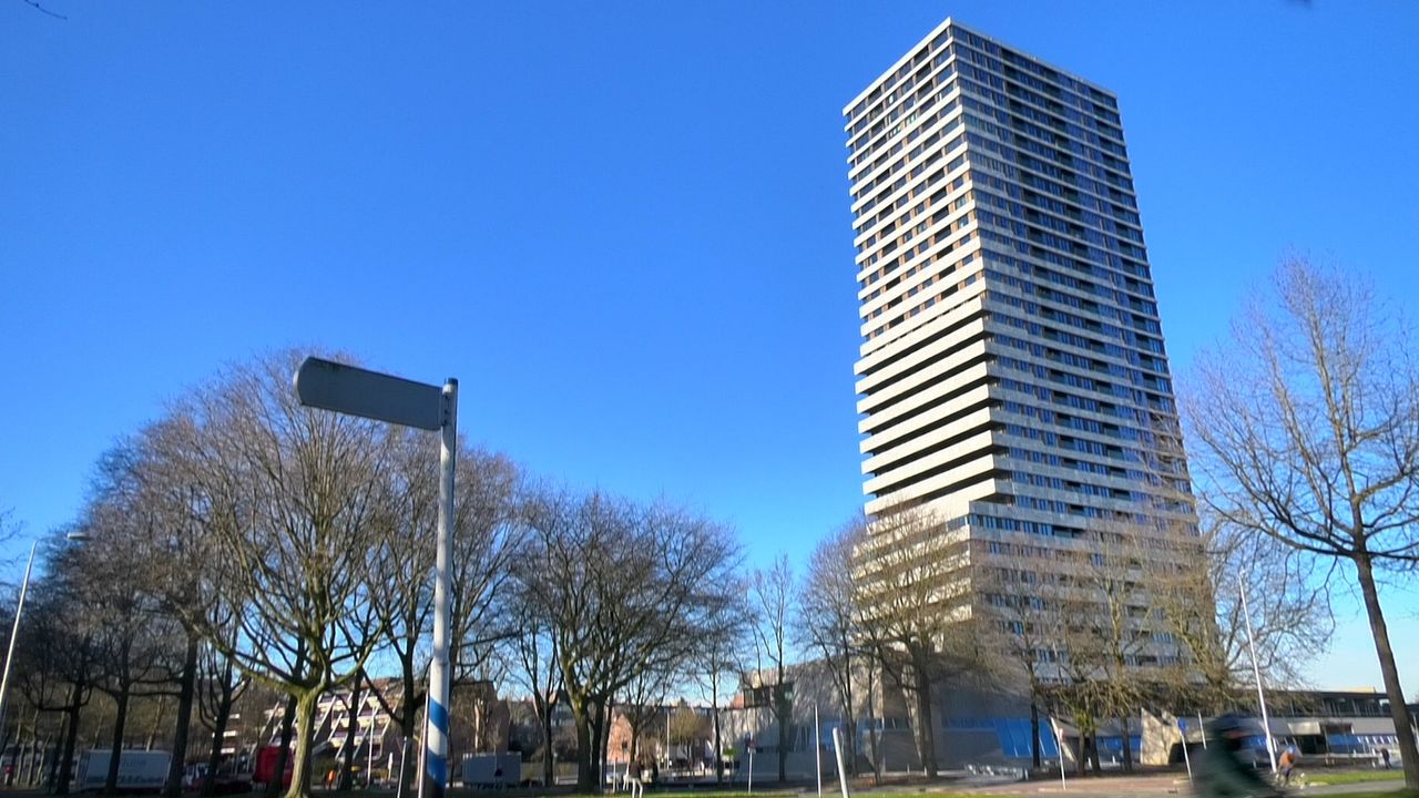 100 meter hoge Bunkertoren is klaar: 'Woontoren voegt iets toe aan skyline Eindhoven'