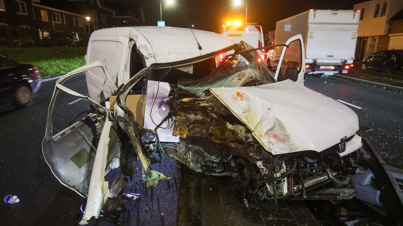 Automobilist komt met de schrik vrij bij zwaar ongeval in Eindhoven