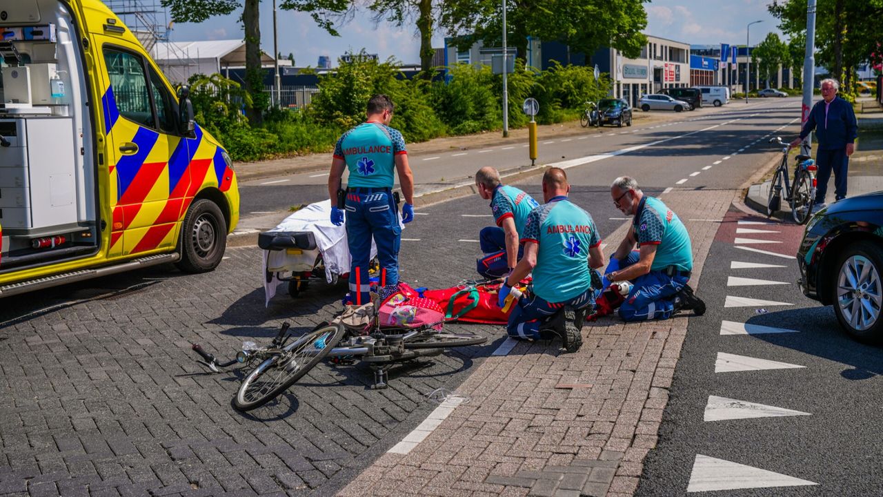 Fietsster ernstig gewond door botsing met auto in Eindhoven