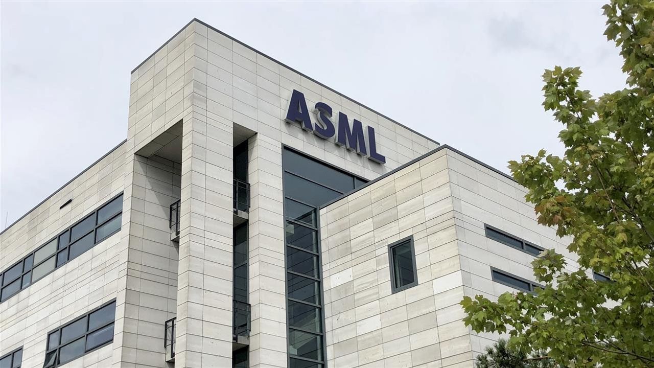 ASML schroeft groeitempo terug: ‘Maar het ging ook wel heel snel’