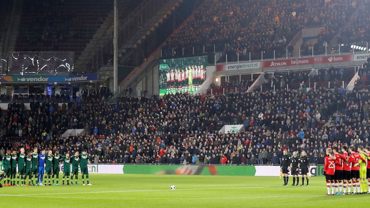 Minuut stilte bij PSV - FC Emmen voor slachtoffers aardbeving
