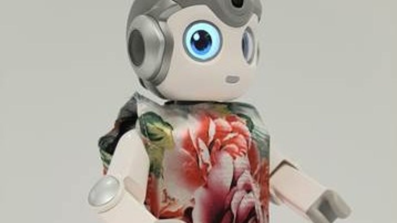 Zorgrobots op de catwalk bij Summa: 'Outfit moet meer empathie opwekken'