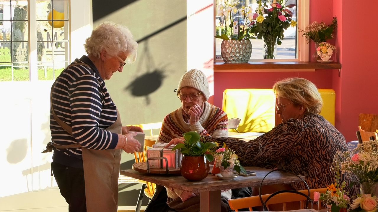 Deze nieuwe Eindhovense koffietent wordt deels gerund door mensen met dementie