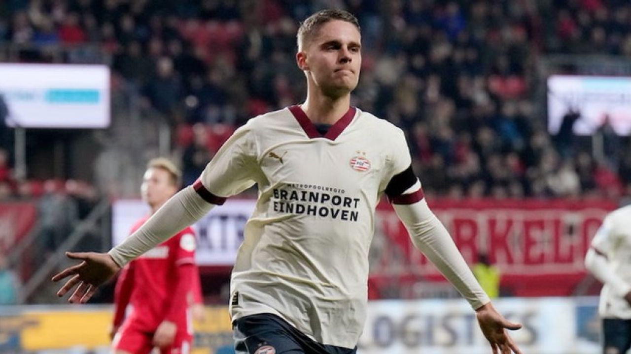 PSV overtuigt ook tegen Twente: ‘Maar titelstrijd kan zo weer open liggen’