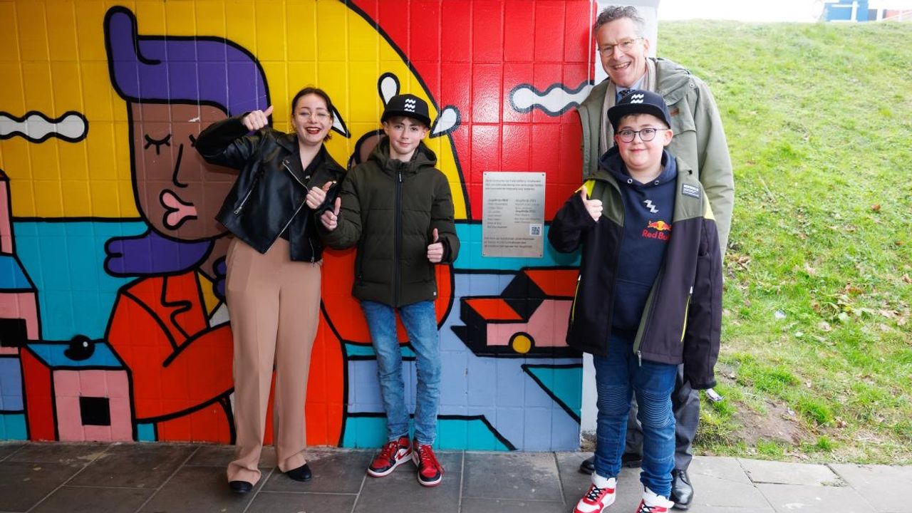 Drie Eindhovense jongeren verrast met jeugdlintje en plek in 'heldentunnel'