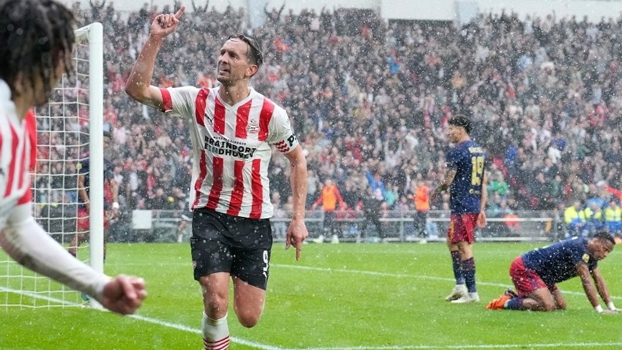 PSV pakt tweede plaats in topper tegen Ajax