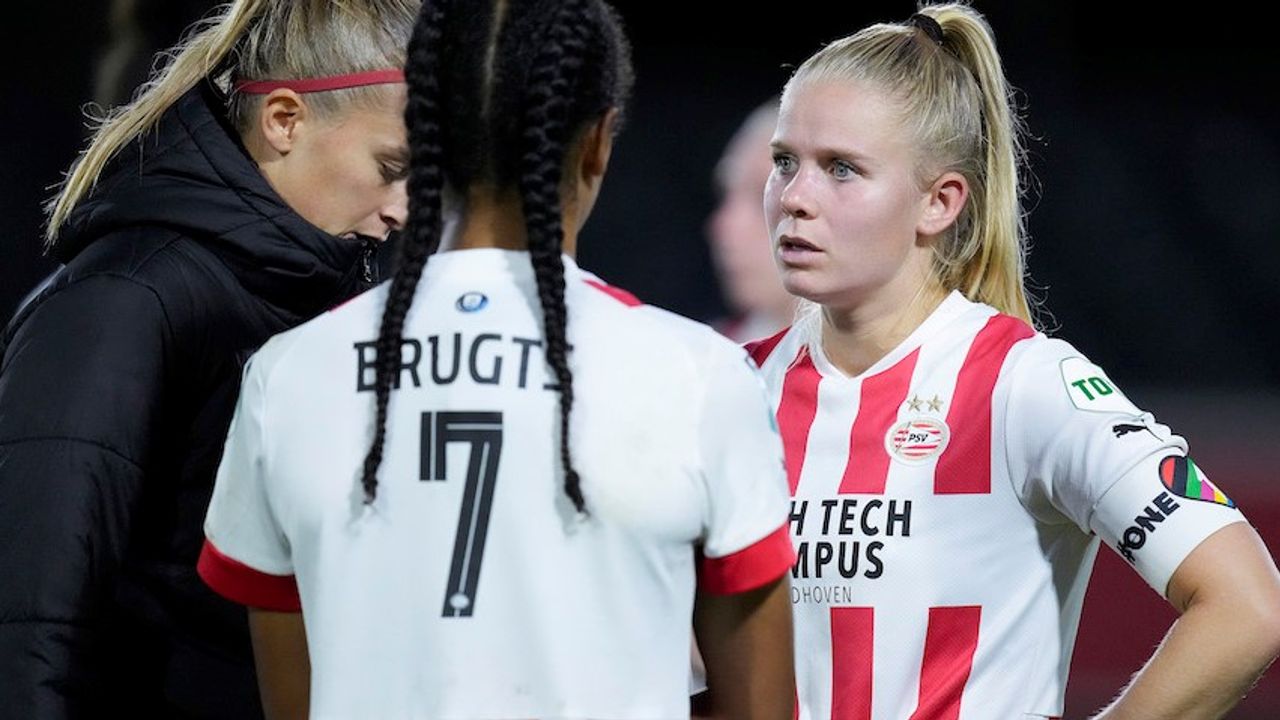 Streep door PSV Vrouwen - FC Twente vanwege onbespeelbaar veld