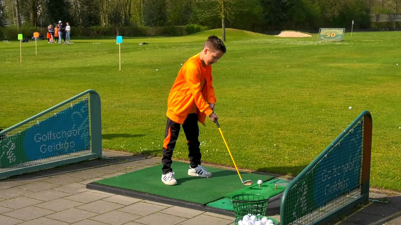 Honderden leerlingen spelen golf tijdens Koningsspelen