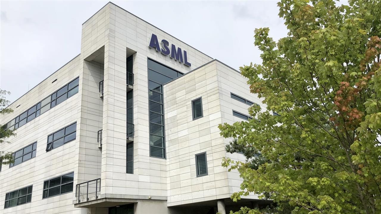 ASML boekt bijna 2 miljard euro winst in tweede kwartaal