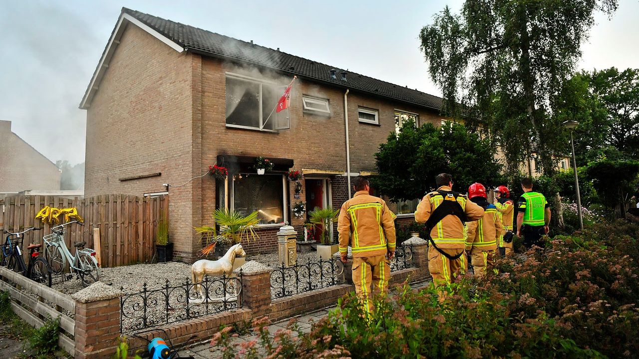 Bewoonster uitgebrand huis bezorgt buurt veel overlast: 'Bang voor haar'