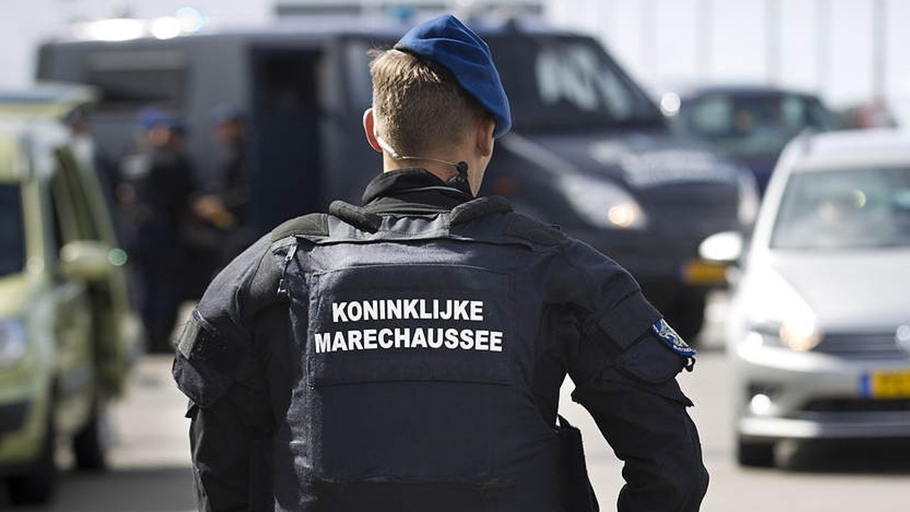 15 personen opgepakt bij controle Eindhoven Airport