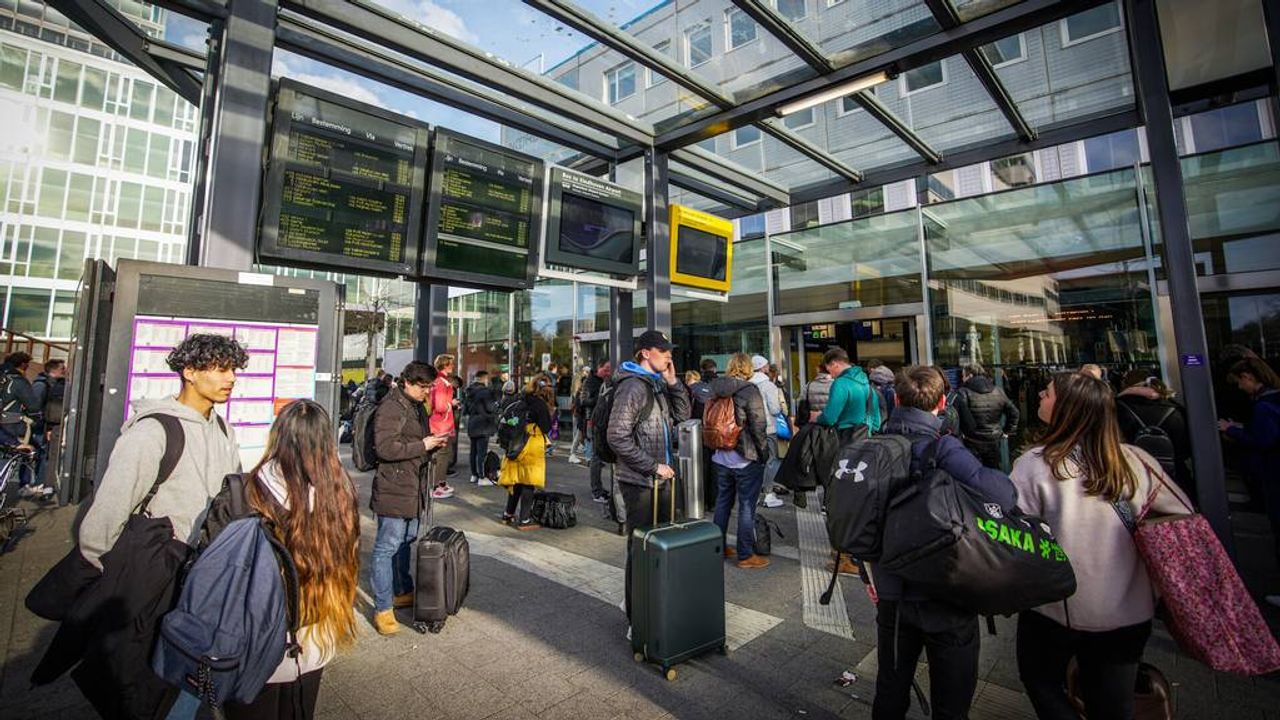 Honderden reizigers moeten station Eindhoven verlaten na loos alarm