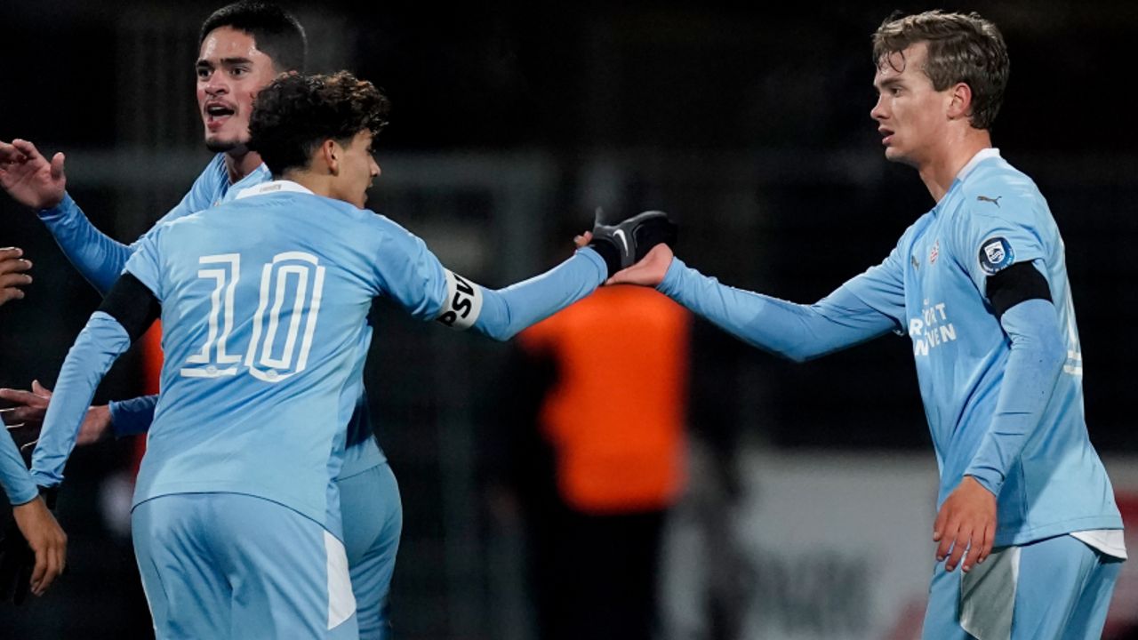 Comeback levert Jong PSV punt op
