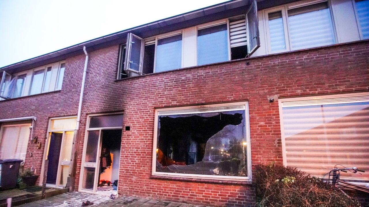 Felle woningbrand in Eindhoven, bewoners ongedeerd