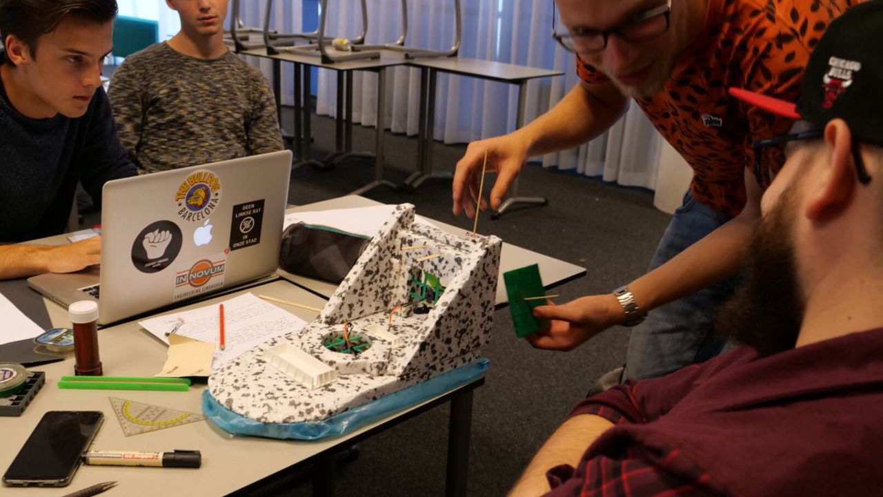 Fontys-studenten maken ‘vliegende start’ met hovercraftwedstrijd