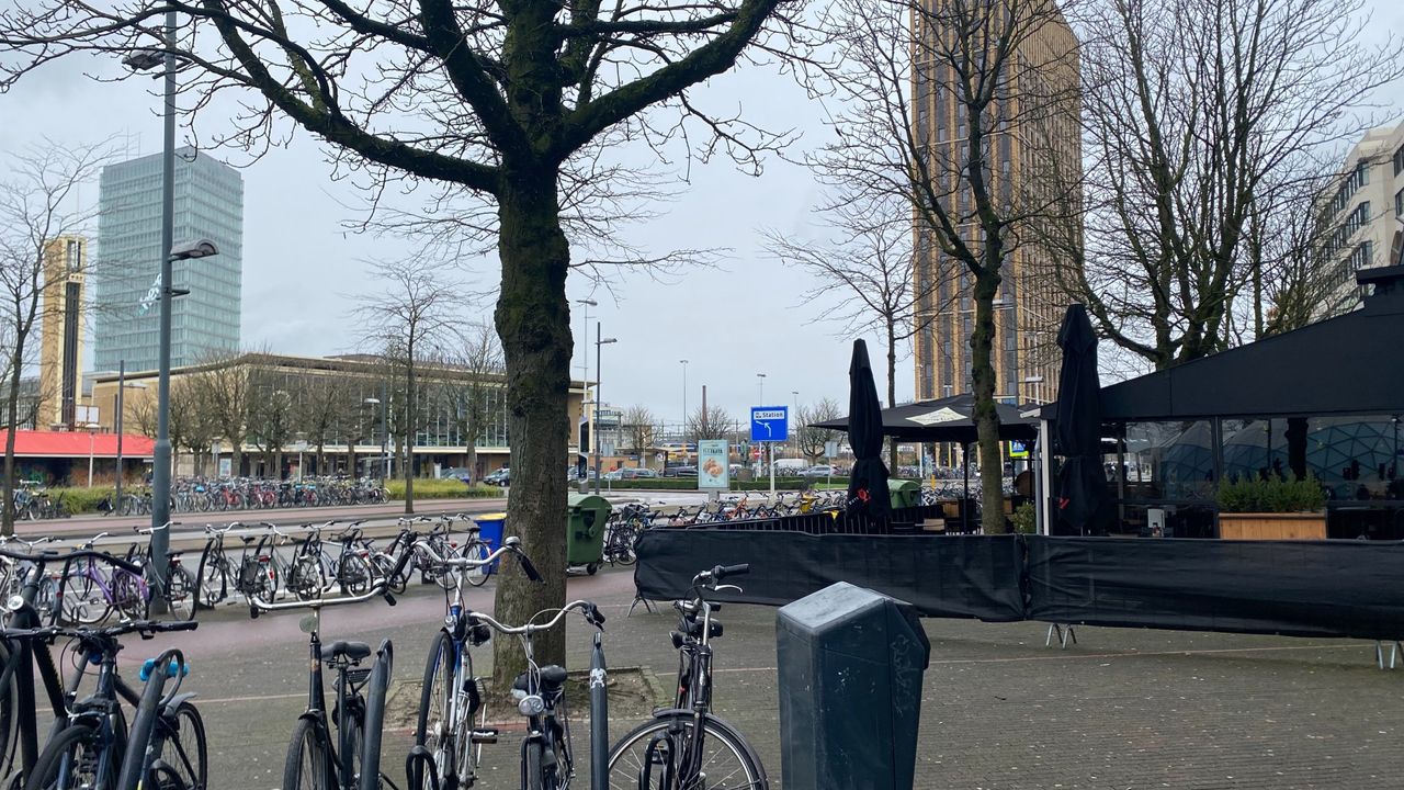 'Ondernemers Stationsplein behouden terrassen bij komst fietsenstalling'
