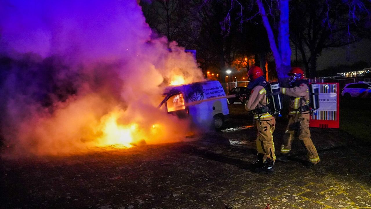 Weer autobrand in Geldrop, mogelijk brandstichting