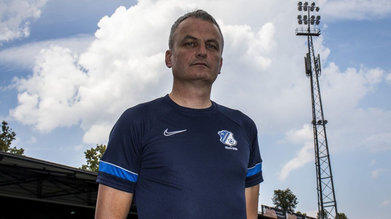 FC Eindhoven-trainer Rob Penders grijpt naast Rinus Michels Award