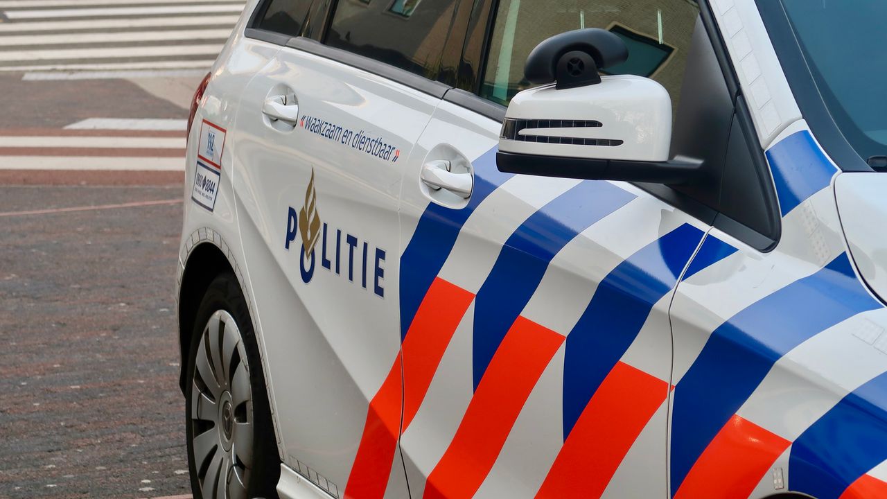 Vader scheurt met zoontje in de auto en zonder rijbewijs door wijk in Eindhoven