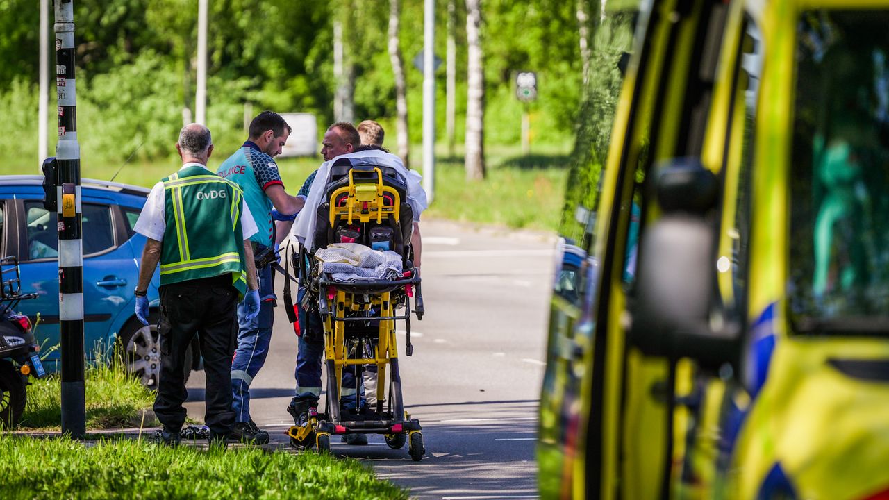 Scooterrijder raakt gewond na botsing met auto