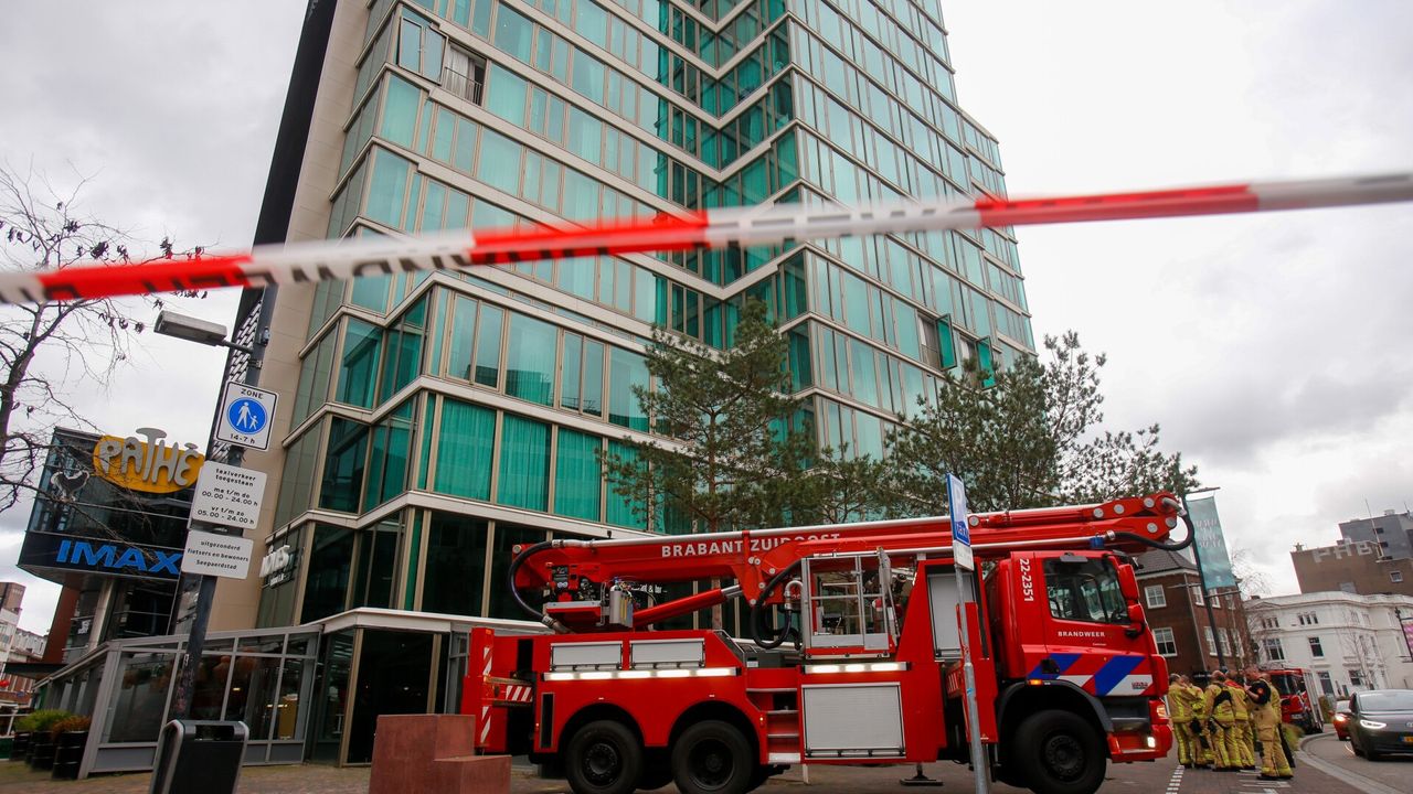 Loshangende hotelramen zorgen voor gevaarlijke situatie in Eindhoven
