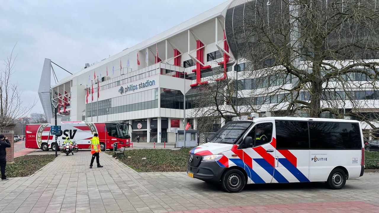 Rellende PSV-hooligans vallen 'uit het niets' NEC-aanhangers aan