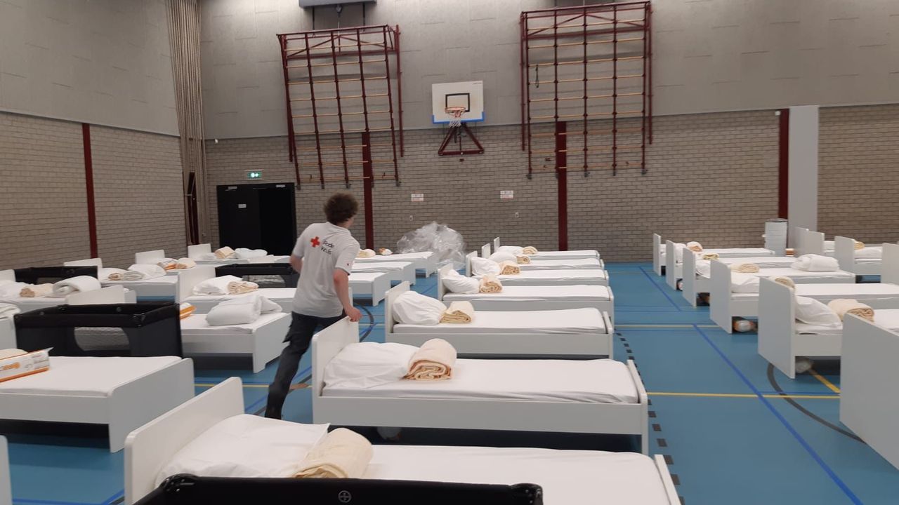Eerste 164 asielzoekers komen aan bij noodopvang Waalre