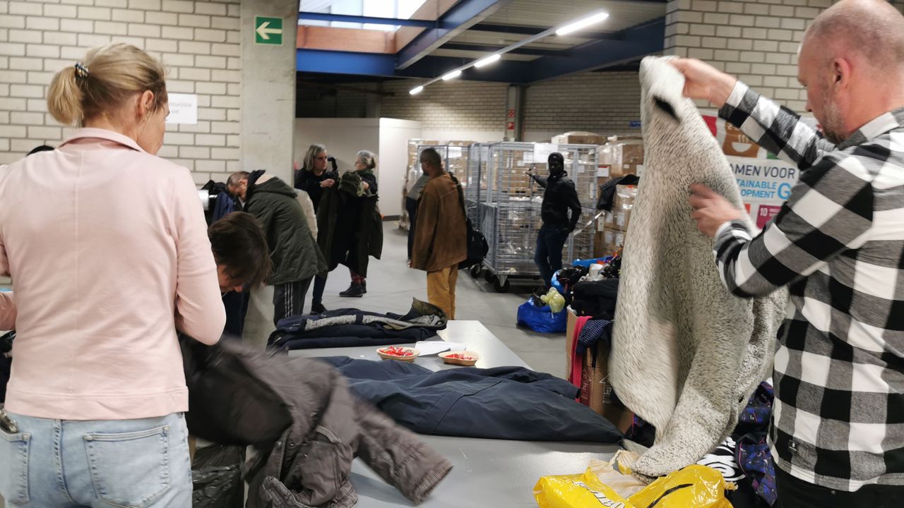 Meer dan 2200 jassen voor daklozen en vluchtelingen
