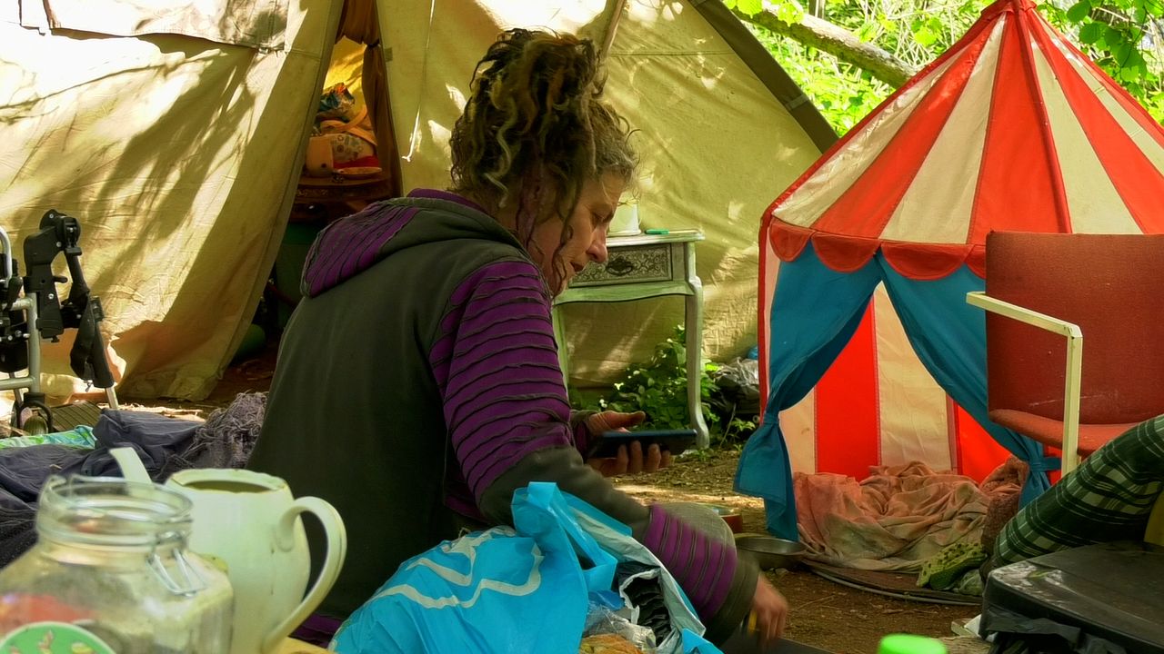 Mini-camping voor daklozen is illegaal, 'maar moet echt blijven'