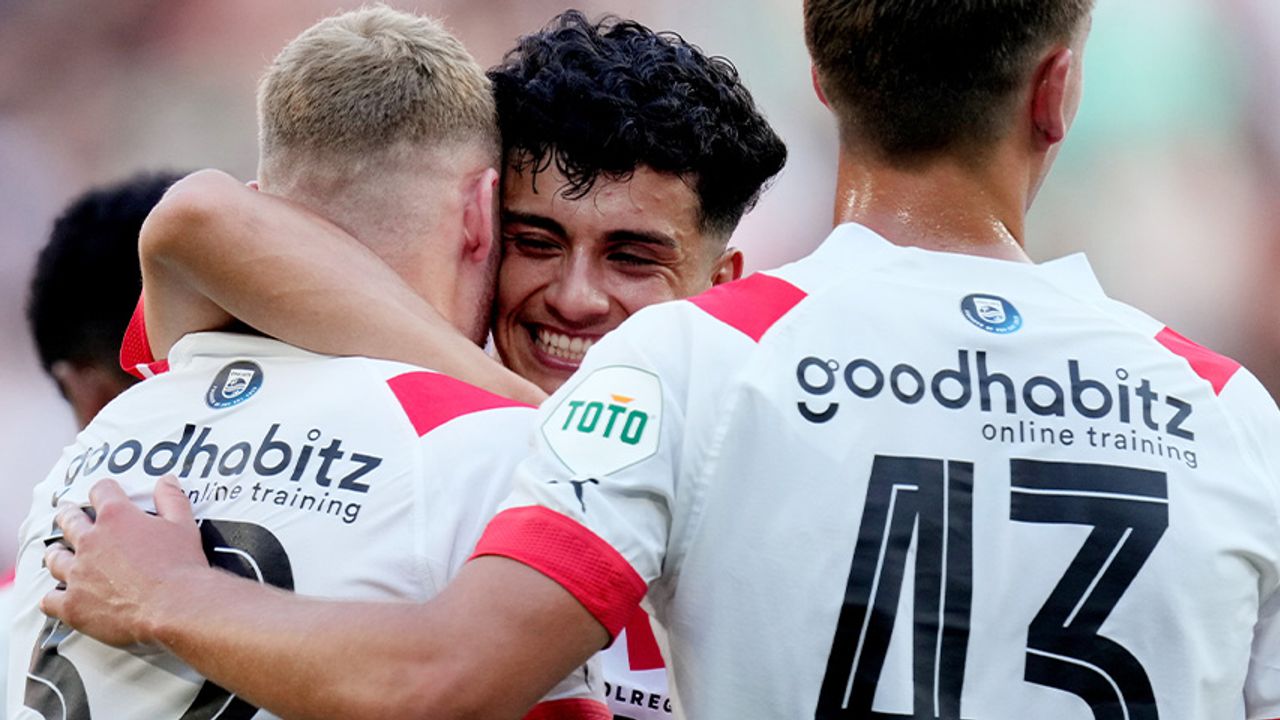 PSV rolt FC Eindhoven op in Lichtstadderby