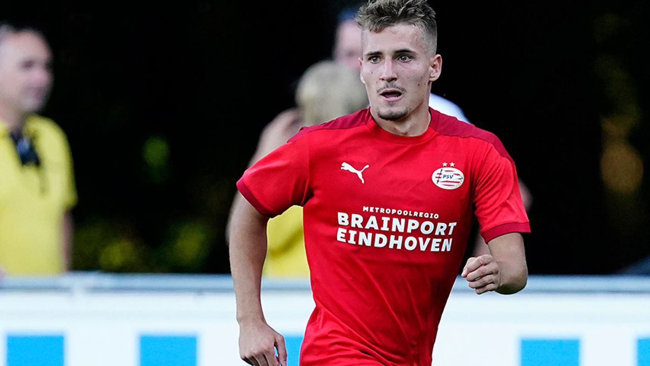 PSV licht optie in contract Sadílek en laat zestal vertrekken