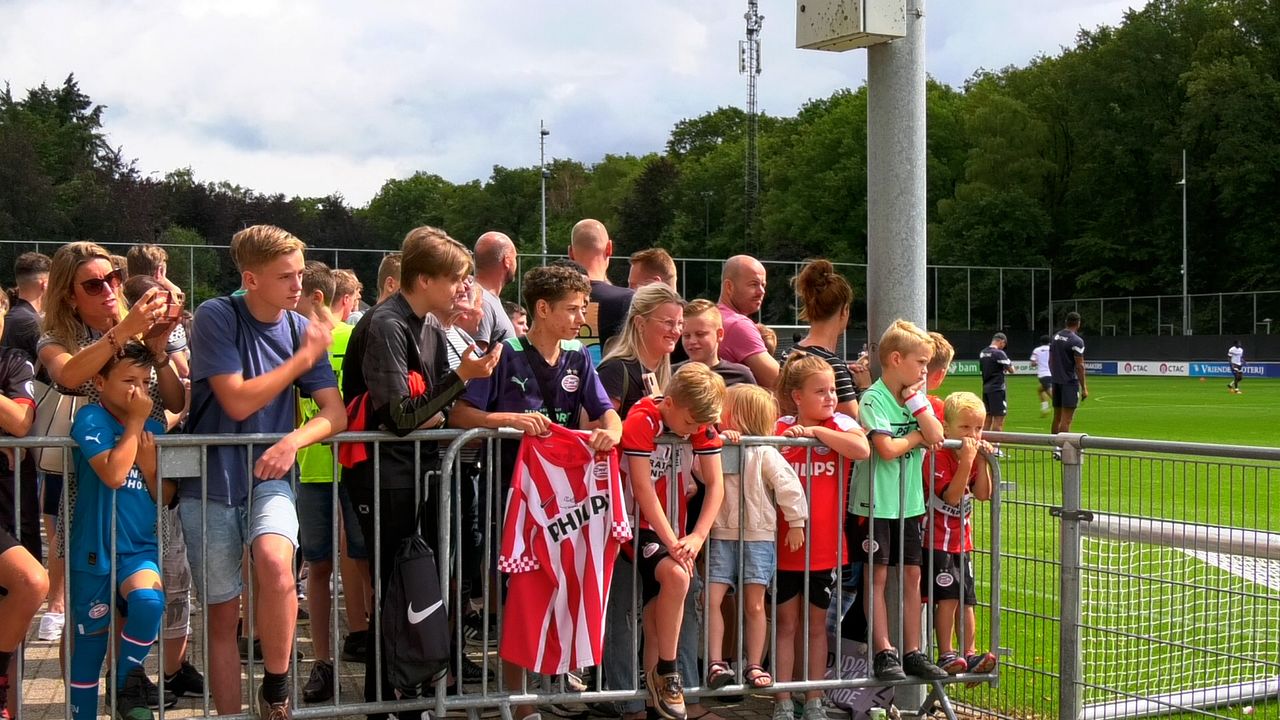 Massale steun voor PSV in aanloop naar cruciale duels met Ajax en AS Monaco