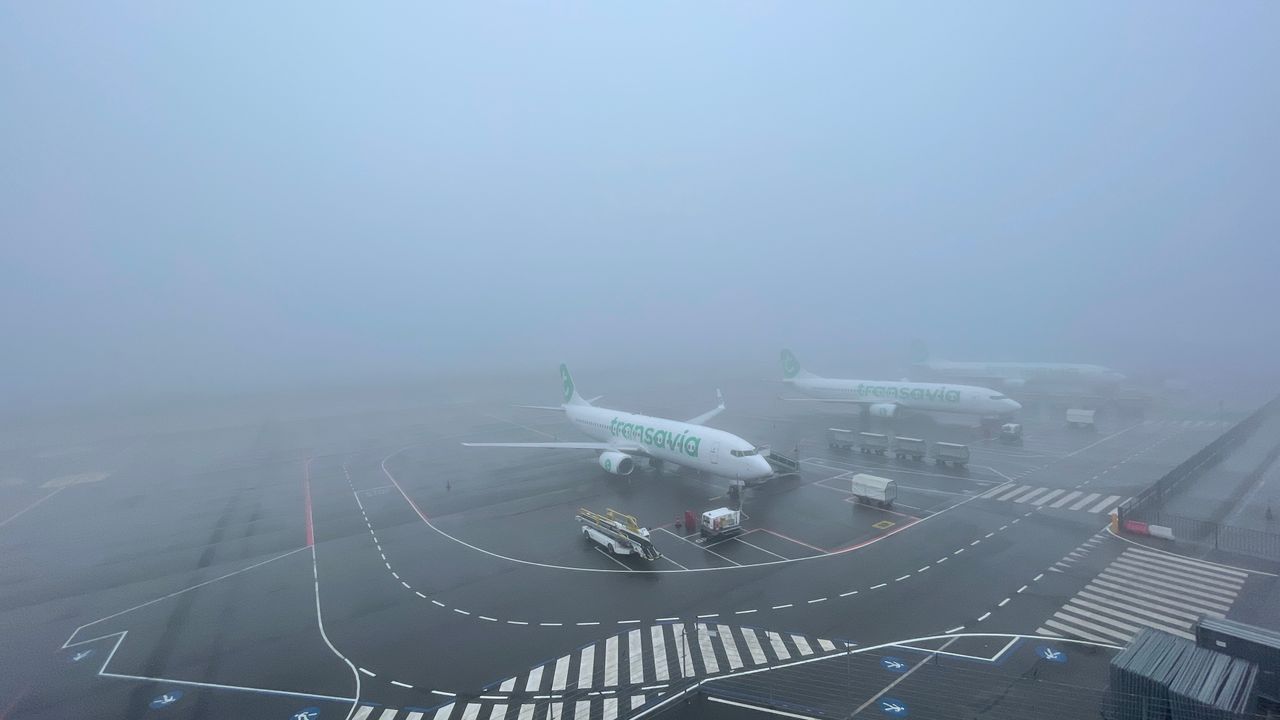 Vliegverkeer Eindhoven Airport ligt stil door dichte mist