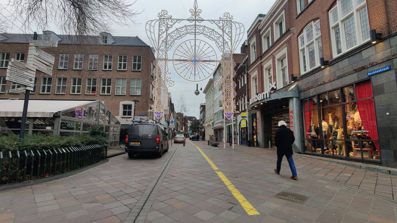 Stilte in Eindhovense binnenstad; iglo op de Markt wordt afgebouwd