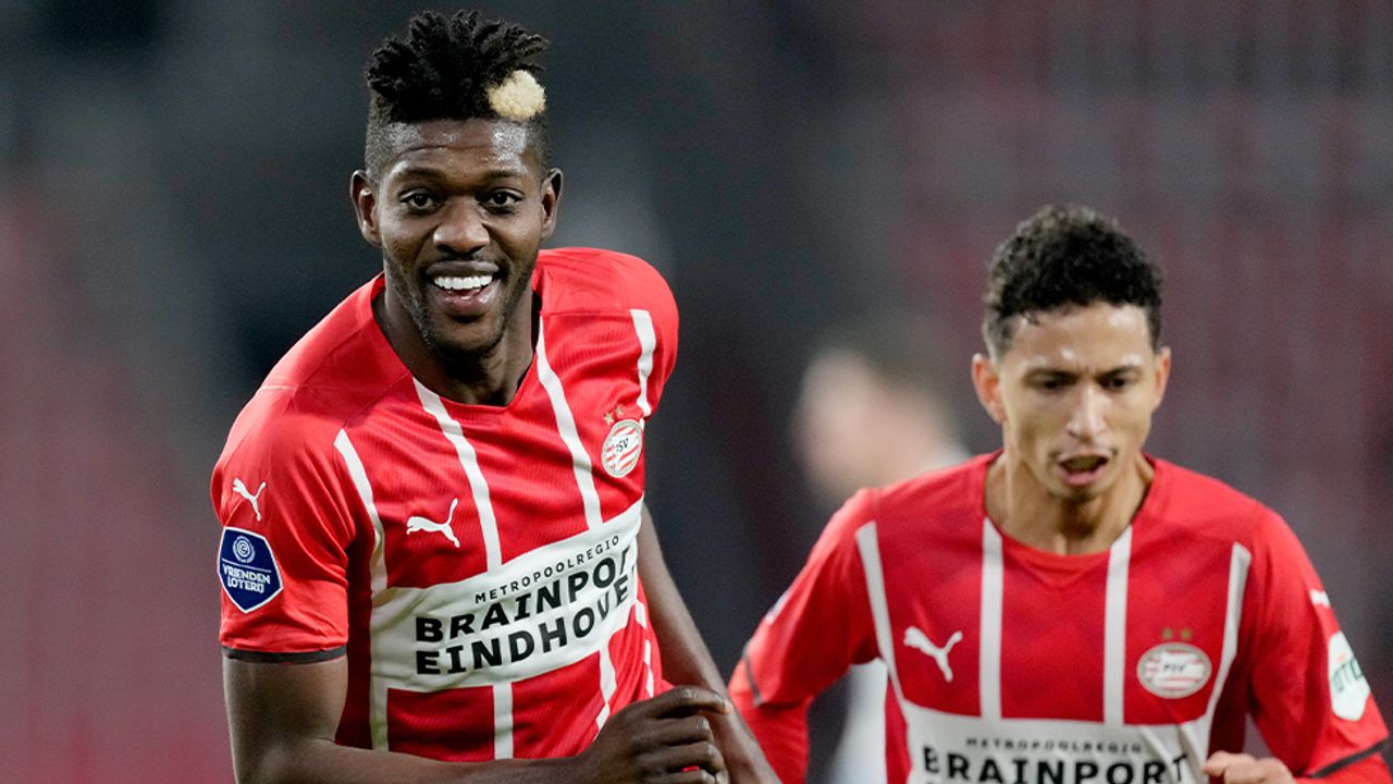Gehavend PSV verslaat Vitesse dankzij prachtgoals