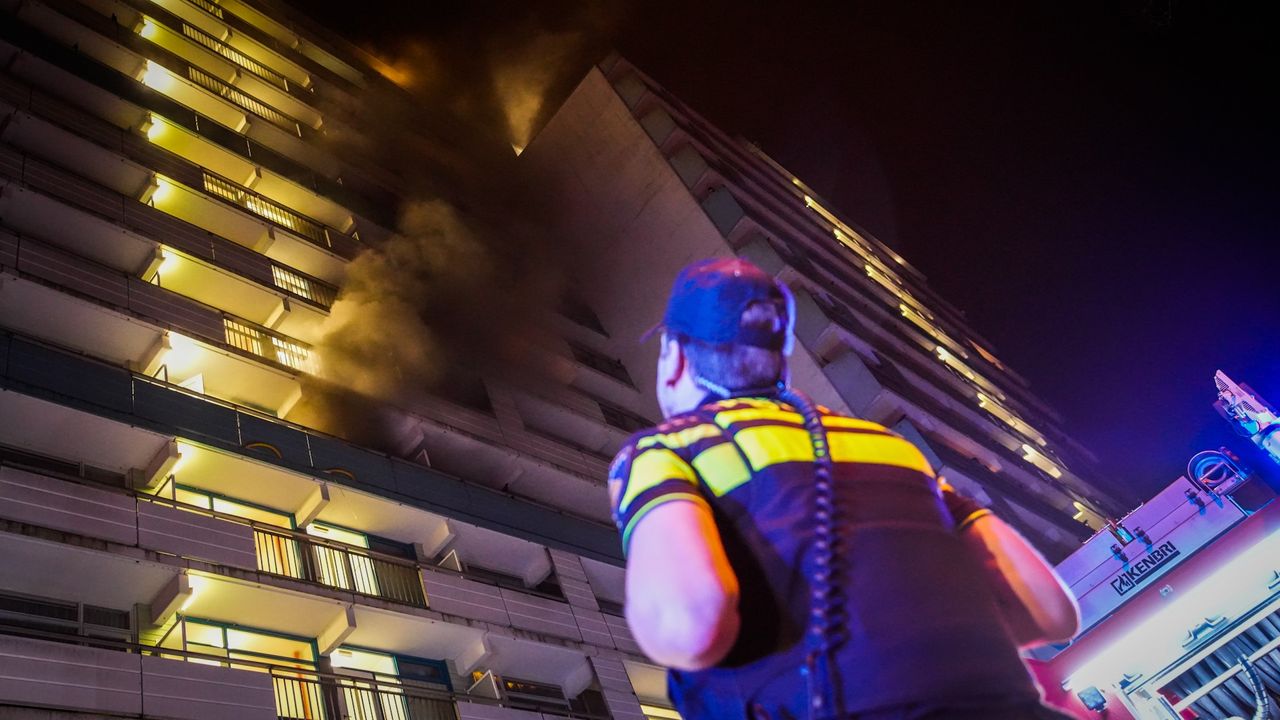 Hevige brand in Eindhovense flat, bewoner ontsnapt