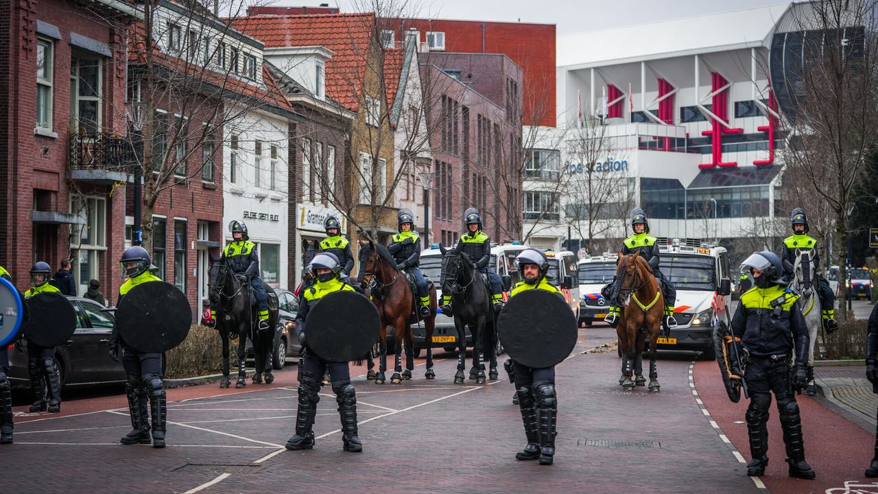 Geen fans welkom rond stadion tijdens PSV-Ajax, diverse arrestaties