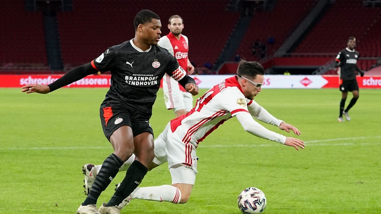 PSV verlaat bekertoernooi na verlies tegen Ajax