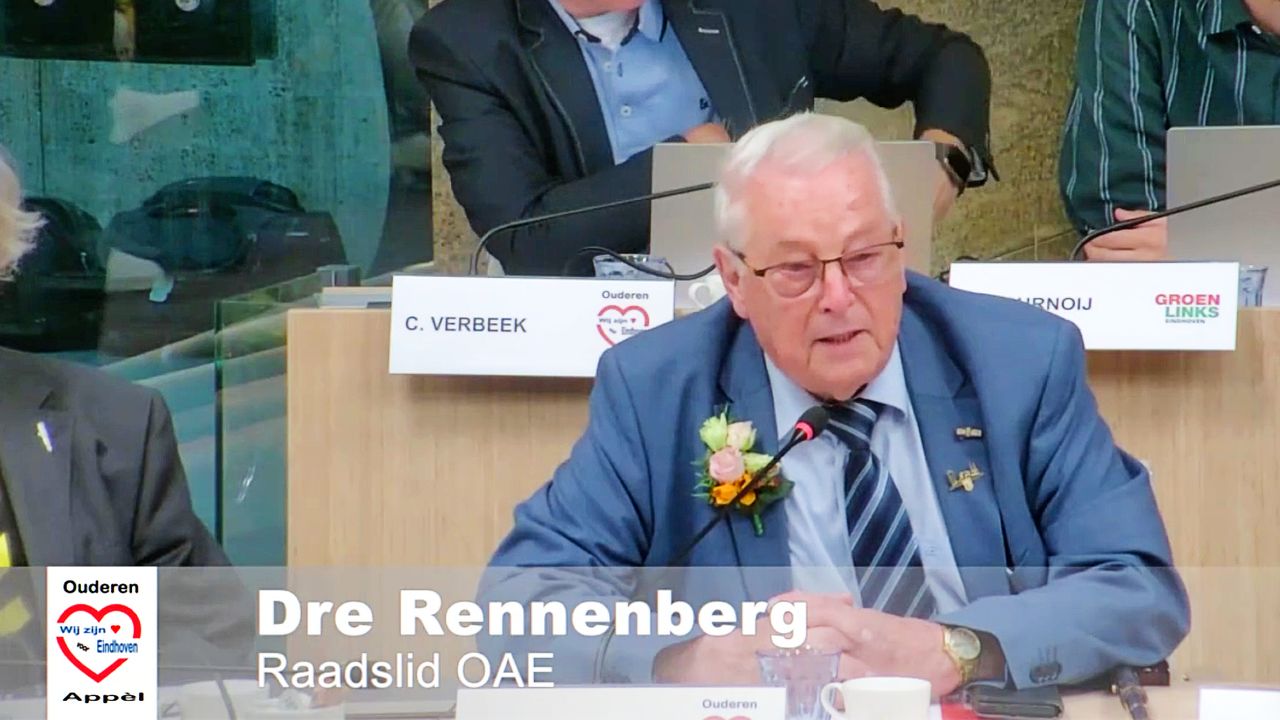 Politicus Dré Rennenberg (84) mag zich ereburger van Eindhoven noemen