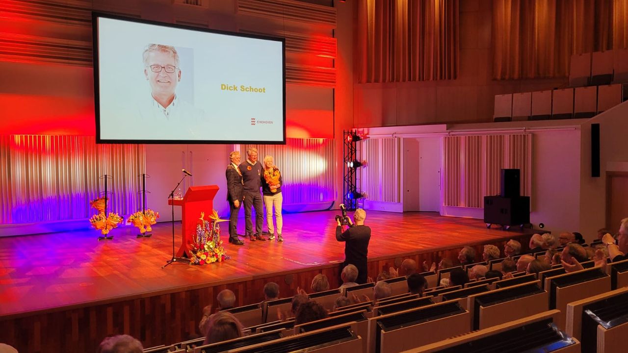 Dertien Eindhovenaren ontvangen lintje in Muziekgebouw